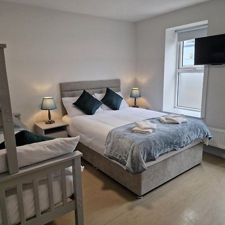 Trivia House Hostel Swanlinbar Bagian luar foto
