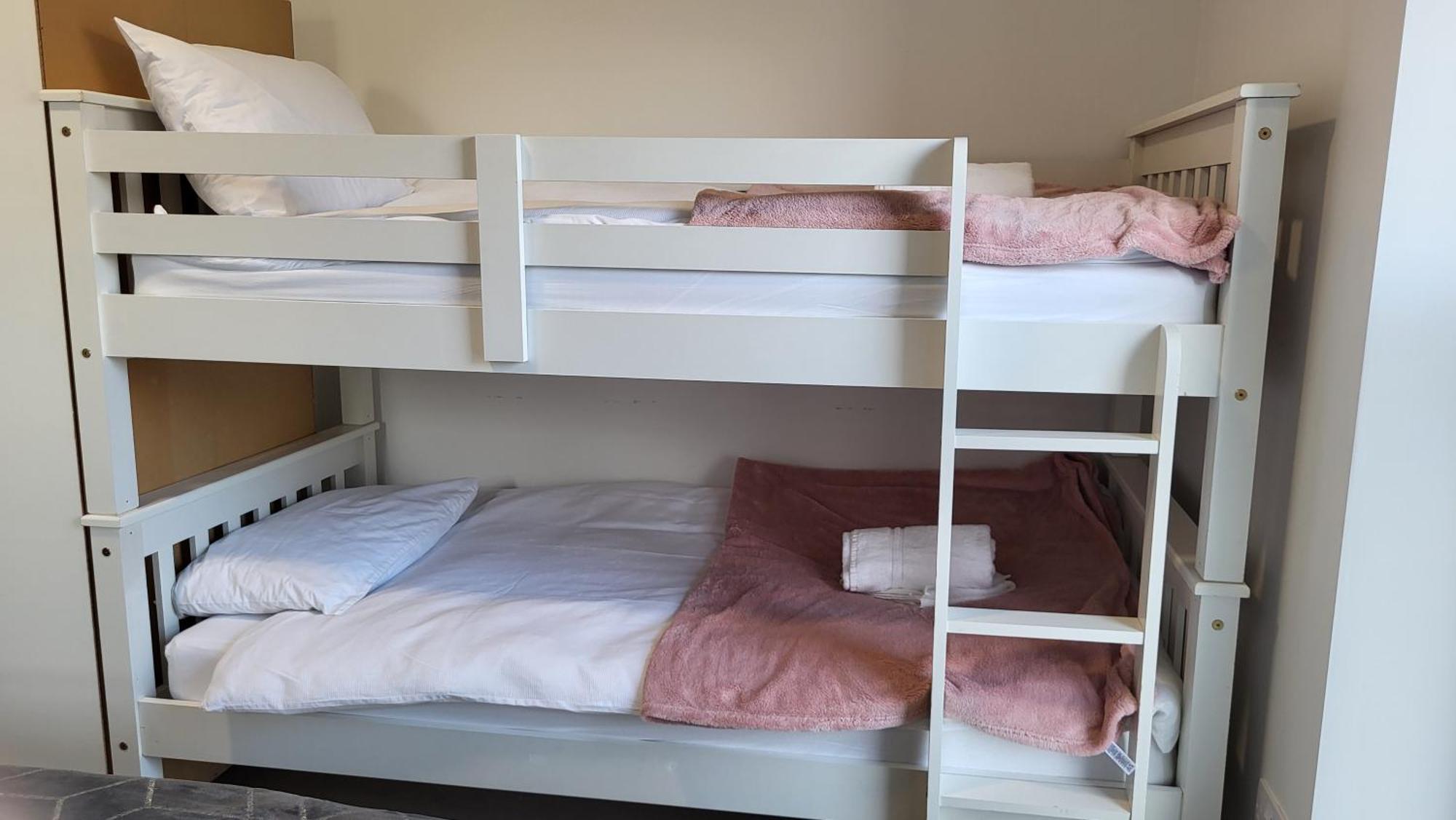 Trivia House Hostel Swanlinbar Bagian luar foto