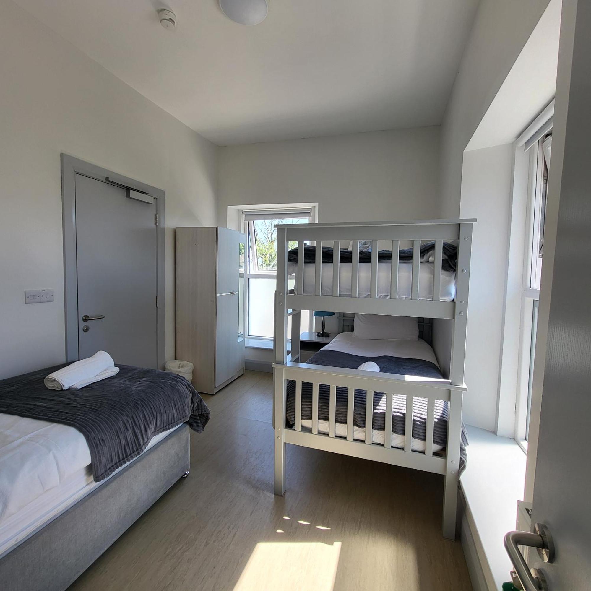Trivia House Hostel Swanlinbar Bagian luar foto